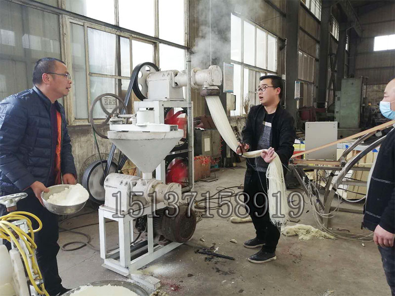 米線機(jī)試機(jī)現(xiàn)場