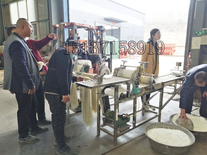 多功能米線機(jī)試機(jī)