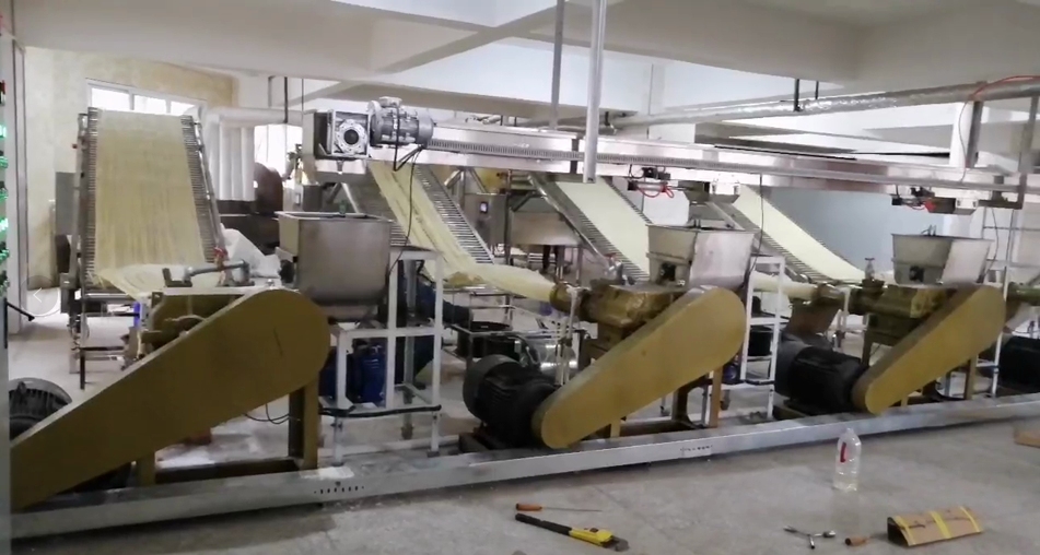 米線機(jī)調(diào)試現(xiàn)場(chǎng)